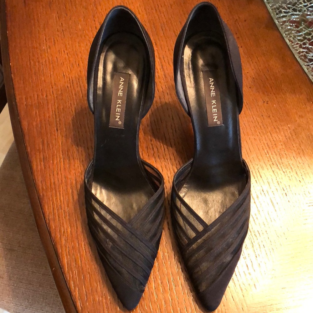Anne Klein Blk Faille/leather open sided mesh pump